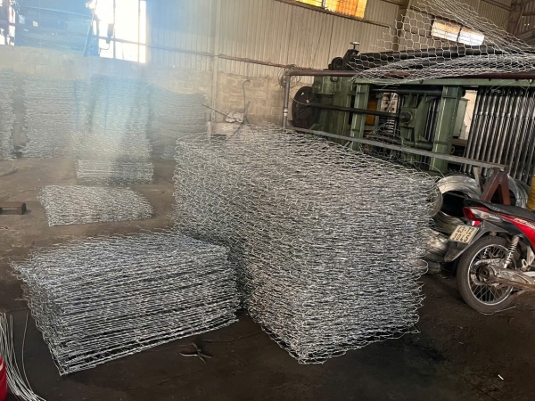 Lưới B40 bọc nhựa PVC xanh miền Trung Lưới B40 bọc nhựa PVC xanh miền Trung